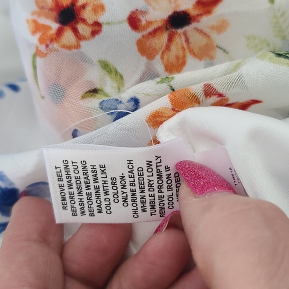 NWT ELLE sleeveless shear overlay floral dress with spring colored flowe… - Picture 9 of 9